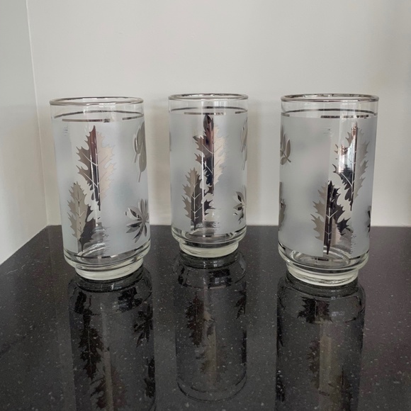🌟VINTAGE🌟 Libbey Glass Co. Silver Foliage Tumblers - Set of 3 - Picture 2 of 8